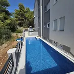 Botic Διαμέρισμα Τρογκίρ