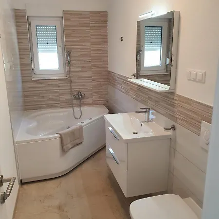 Botic * トロギール