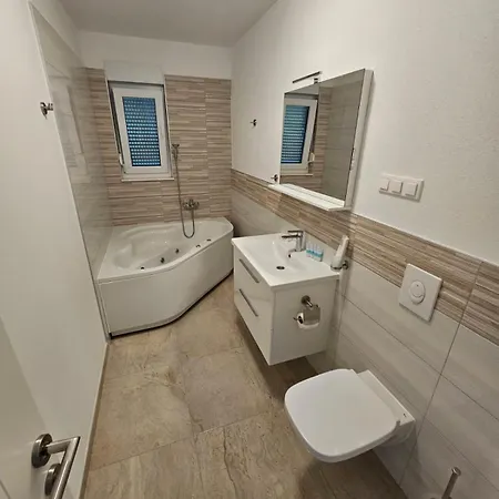 Botic * トロギール