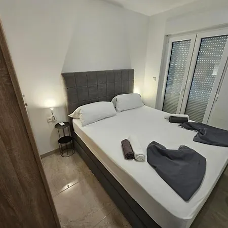 Botic شقة تروغير